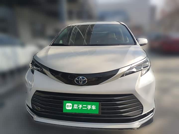 Фото 5 - Toyota Sienna