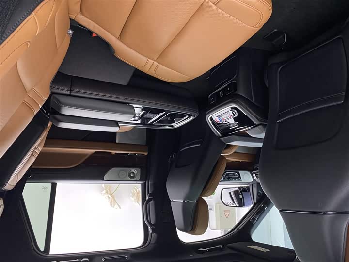 Фото 6 - Lincoln Navigator