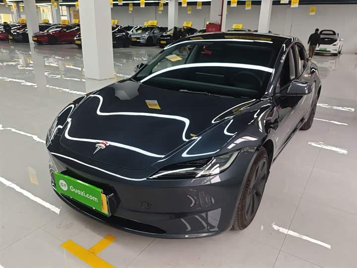 Фото 2 - Tesla Model 3