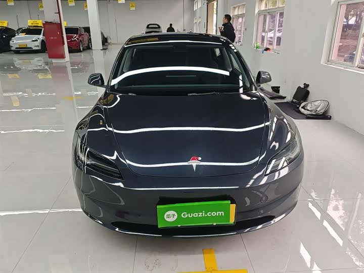 Фото 3 - Tesla Model 3