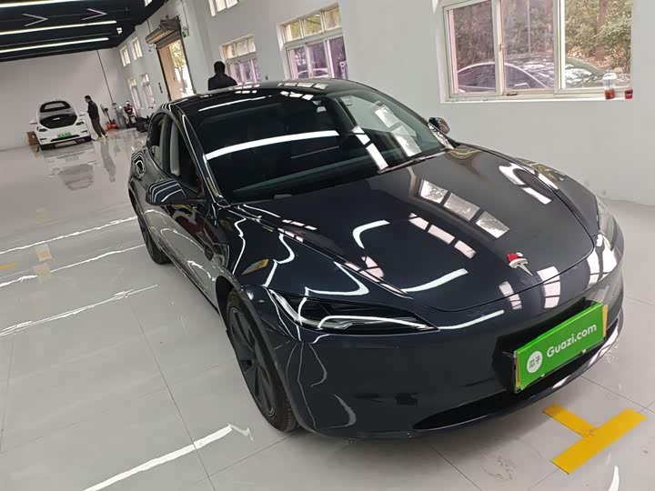 Фото 4 - Tesla Model 3