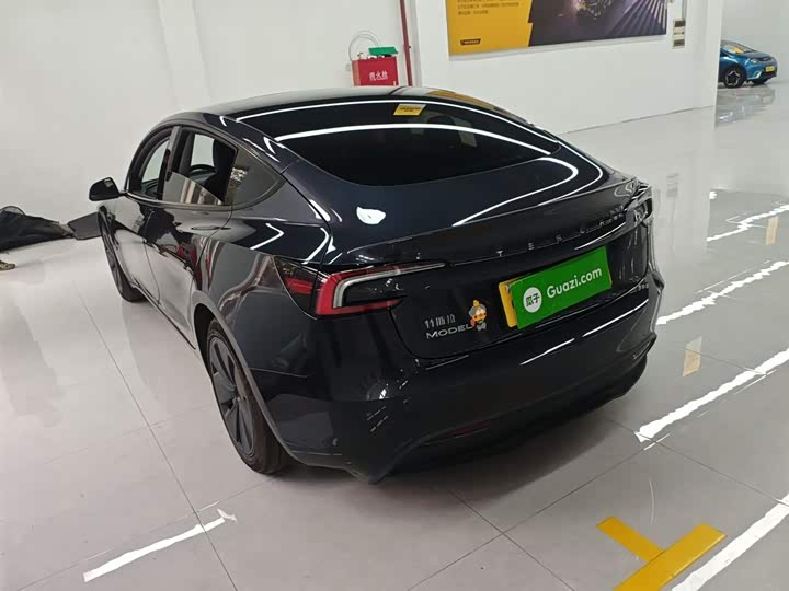 Фото 5 - Tesla Model 3