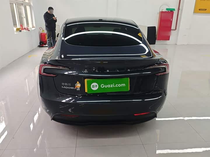 Фото 6 - Tesla Model 3