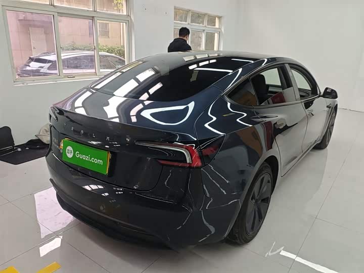 Фото 7 - Tesla Model 3