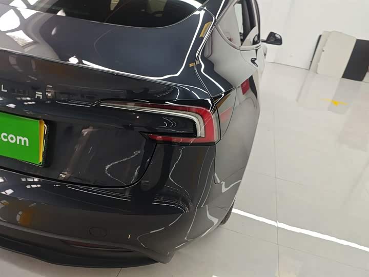 Фото 8 - Tesla Model 3