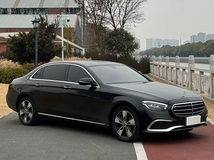 Фото 1 - Mercedes-Benz E-Class