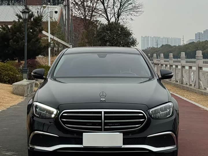 Фото 2 - Mercedes-Benz E-Class