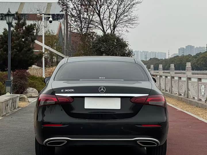 Фото 8 - Mercedes-Benz E-Class