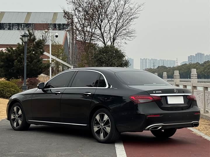 Фото 9 - Mercedes-Benz E-Class