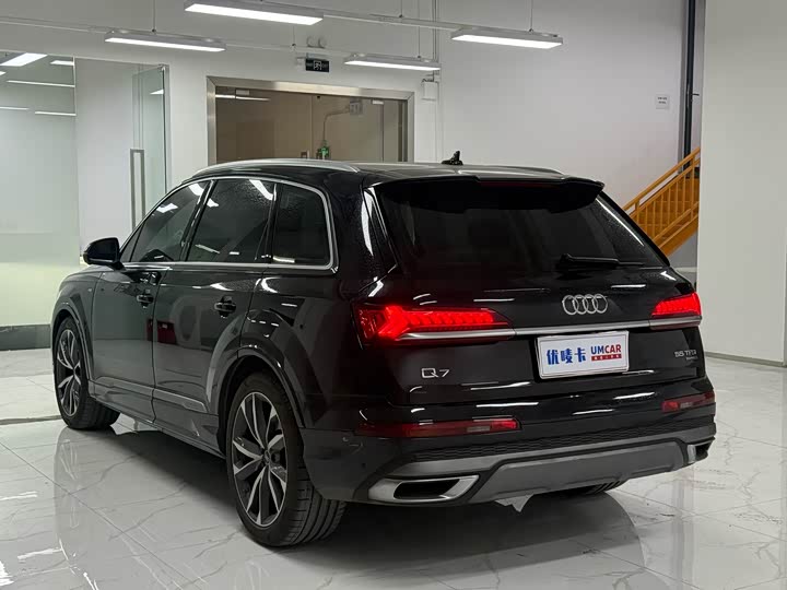 Фото 4 - Audi Q7