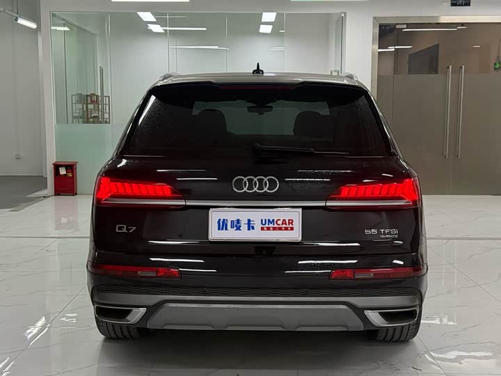 Фото 5 - Audi Q7