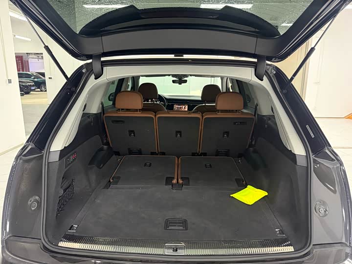 Фото 6 - Audi Q7