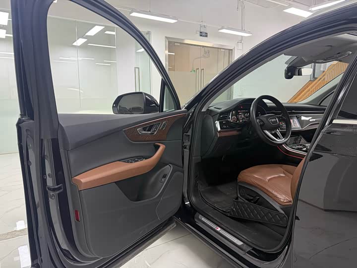 Фото 8 - Audi Q7