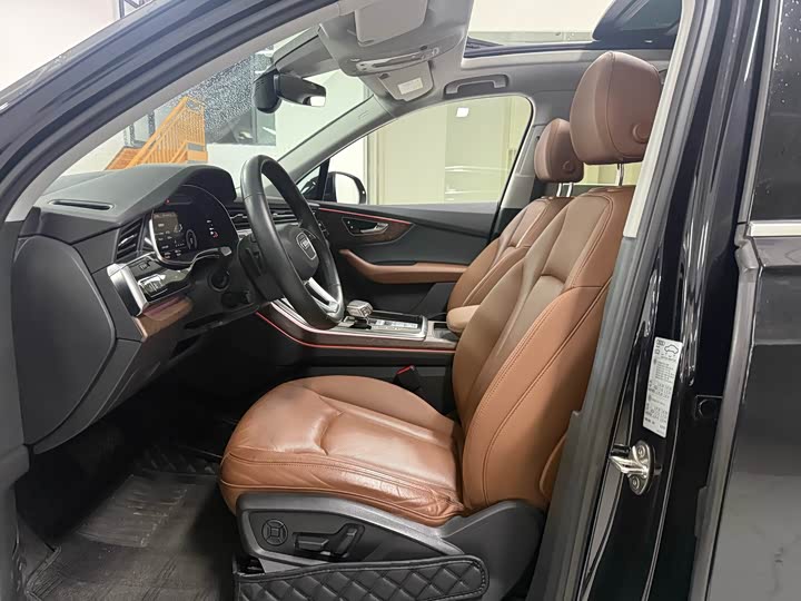 Фото 9 - Audi Q7