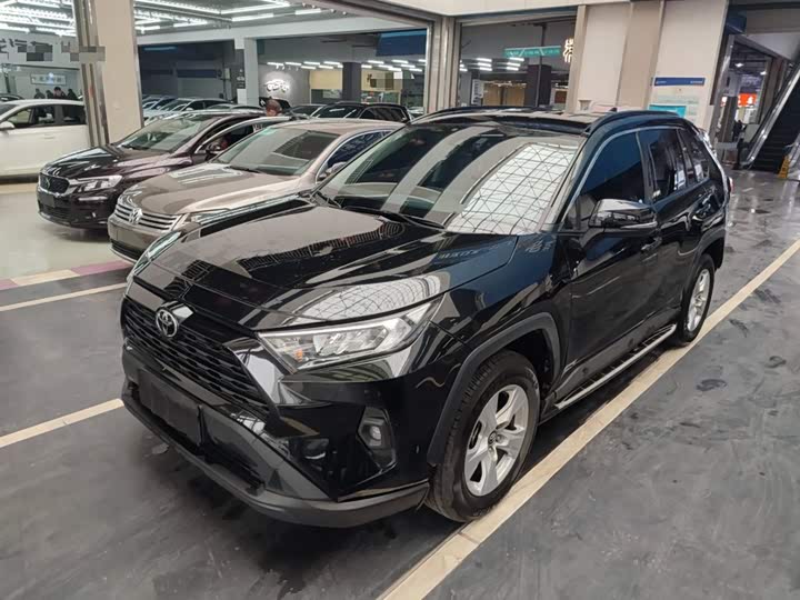 Фото 1 - Toyota RAV4