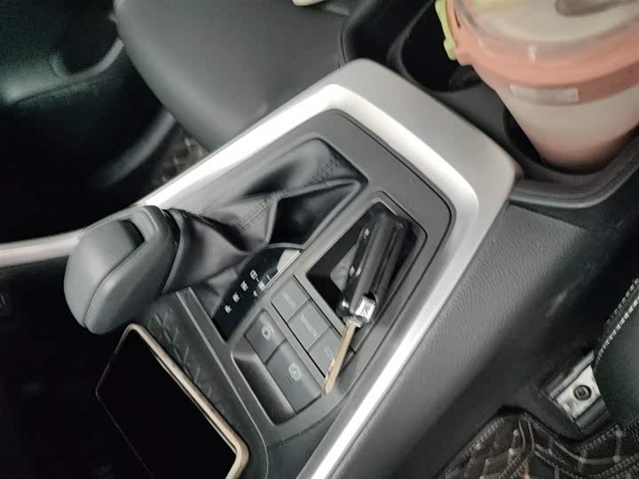 Фото 9 - Toyota RAV4