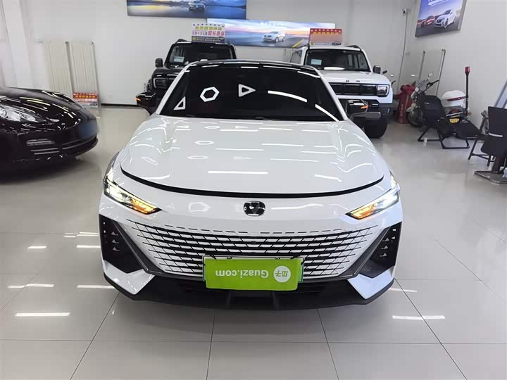 Фото 3 - Changan UNI-V Hybrid