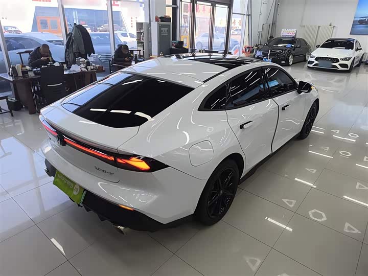 Фото 7 - Changan UNI-V Hybrid