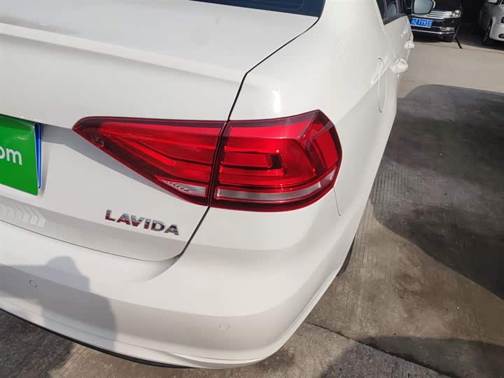 Фото 8 - Volkswagen Lavida