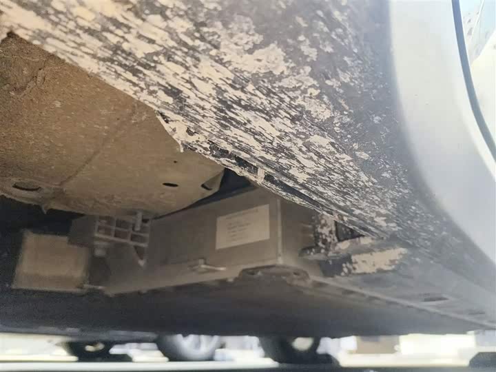 Фото 8 - Hongqi E-QM5