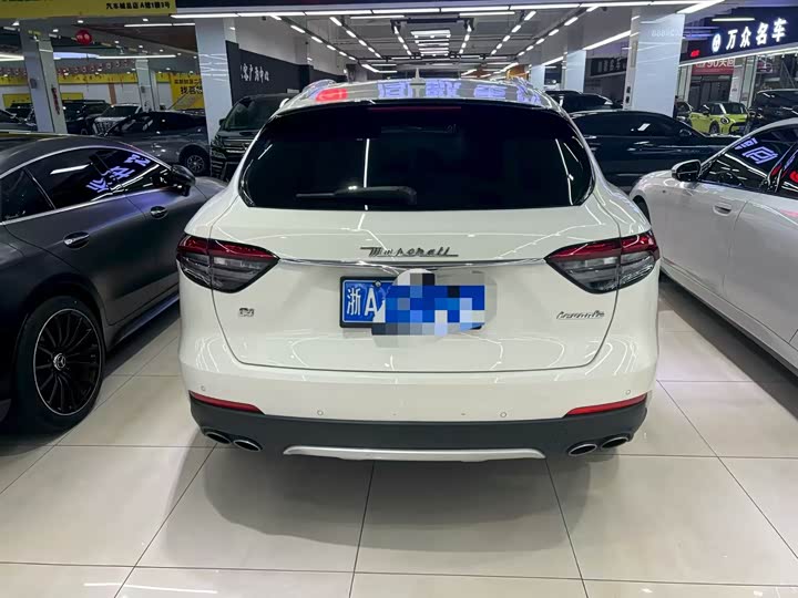 Фото 7 - Maserati Levante