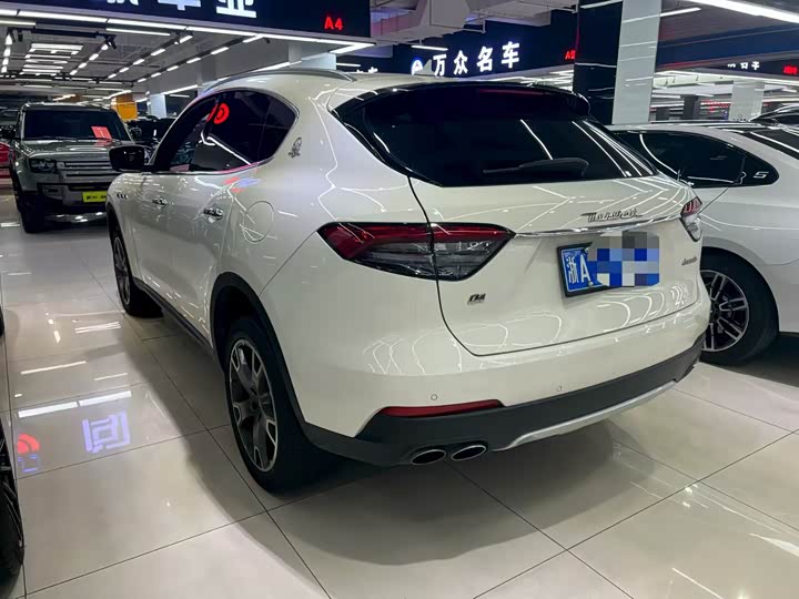 Фото 8 - Maserati Levante