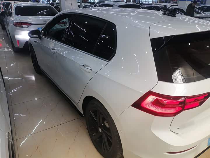 Фото 5 - Volkswagen Golf