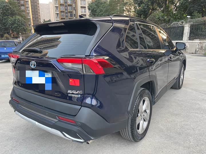 Фото 2 - Toyota RAV4