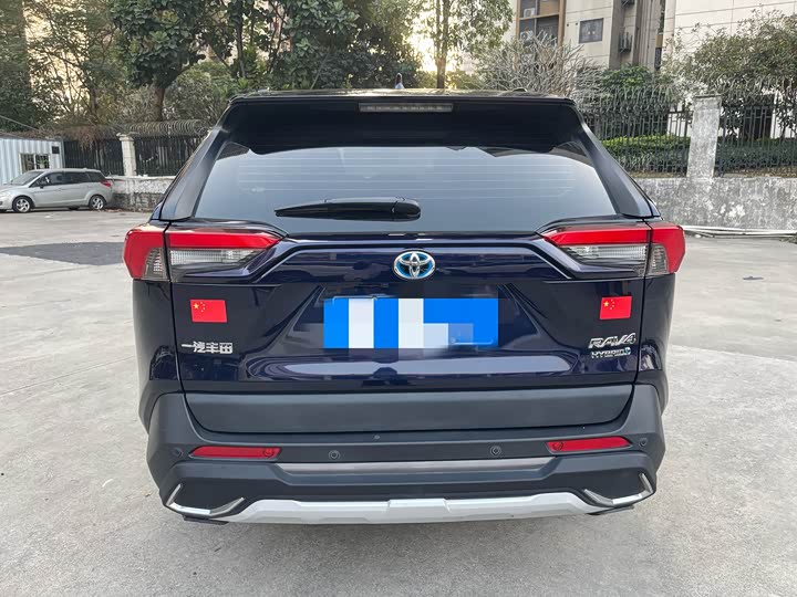 Фото 3 - Toyota RAV4