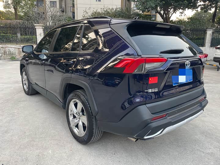 Фото 6 - Toyota RAV4