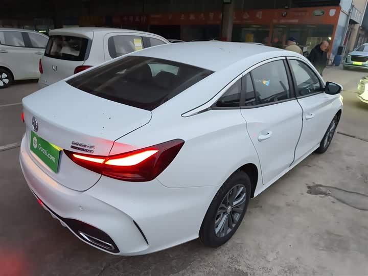 Фото 7 - MG Motor 5