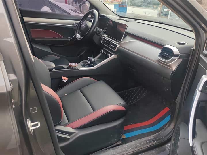 Фото 8 - Geely Coolray