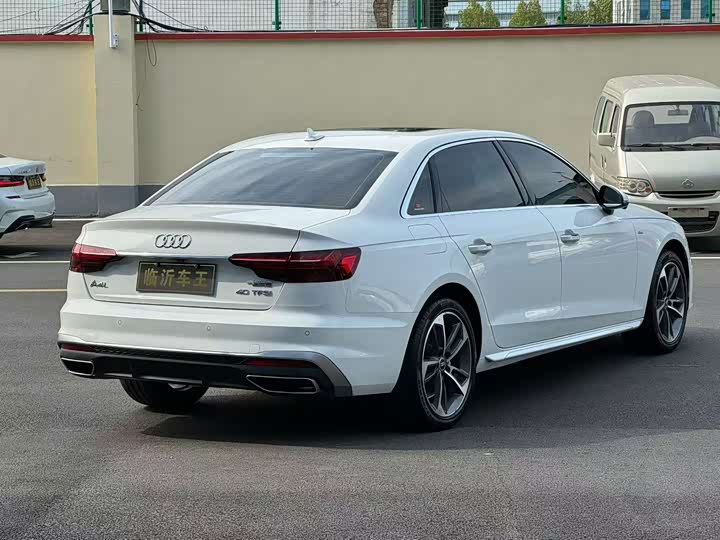 Фото 8 - Audi A4L