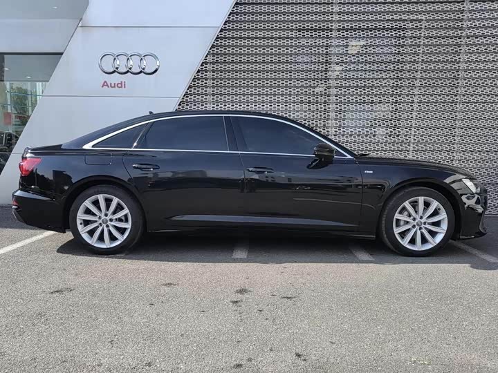Фото 3 - Audi A6L