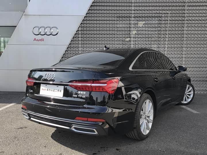 Фото 4 - Audi A6L