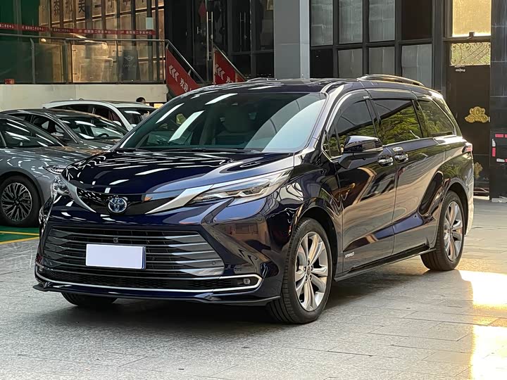 Фото 1 - Toyota Sienna