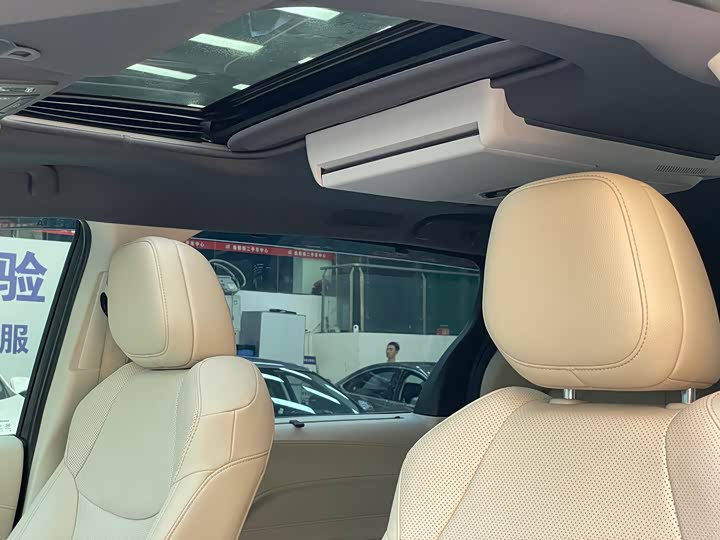 Фото 8 - Toyota Sienna