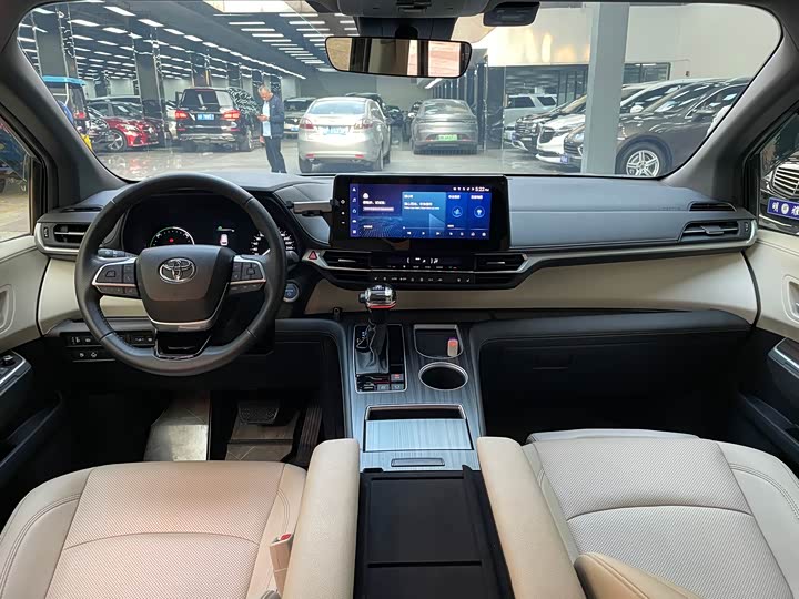 Фото 9 - Toyota Sienna