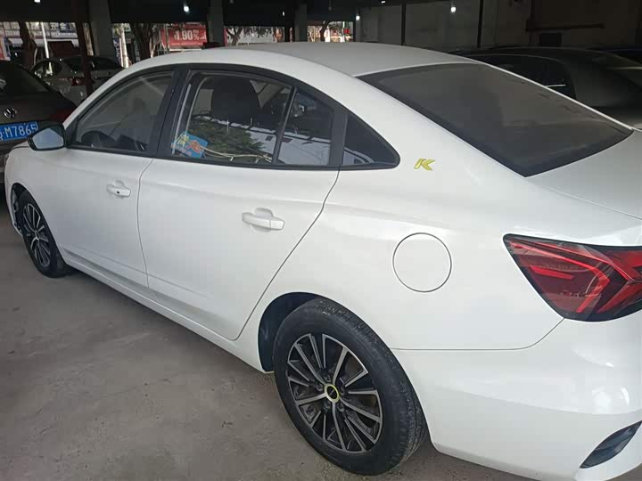 Фото 5 - Roewe i5