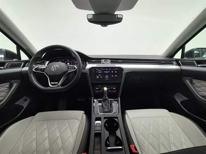 Фото 5 - Volkswagen Magotan