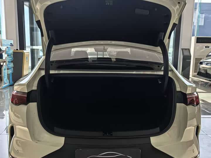 Фото 9 - BYD Qin L