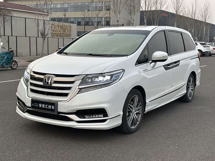 Фото 1 - Honda Elysion