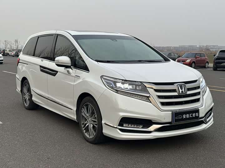 Фото 3 - Honda Elysion