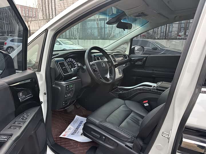 Фото 4 - Honda Elysion