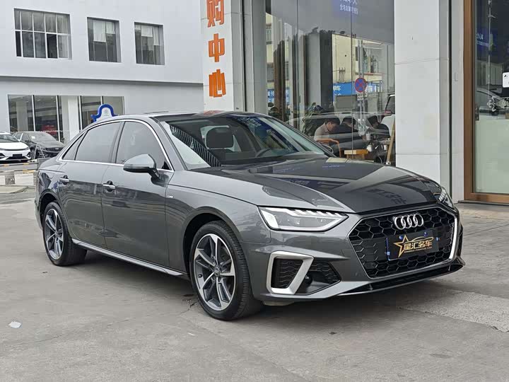 Фото 2 - Audi A4L