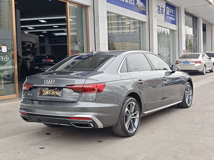 Фото 8 - Audi A4L