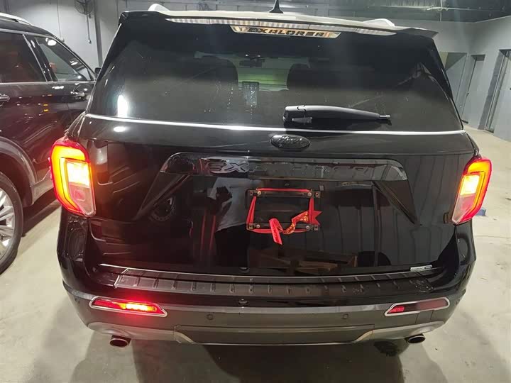 Фото 6 - Ford Explorer