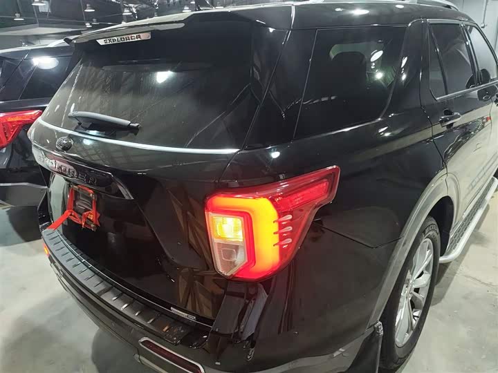 Фото 7 - Ford Explorer