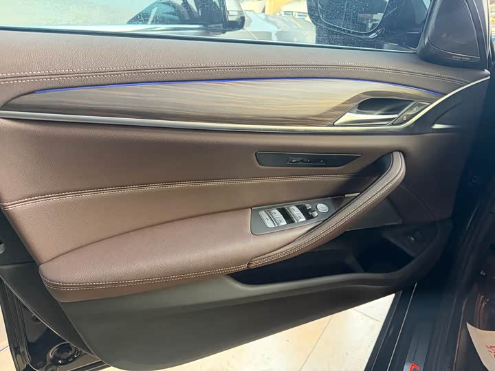 Фото 8 - BMW 5 Series