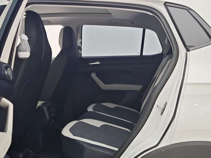 Фото 9 - Volkswagen Tharu